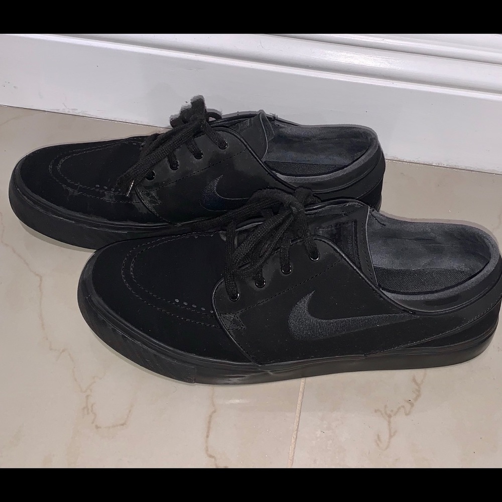 Nike casual shoes